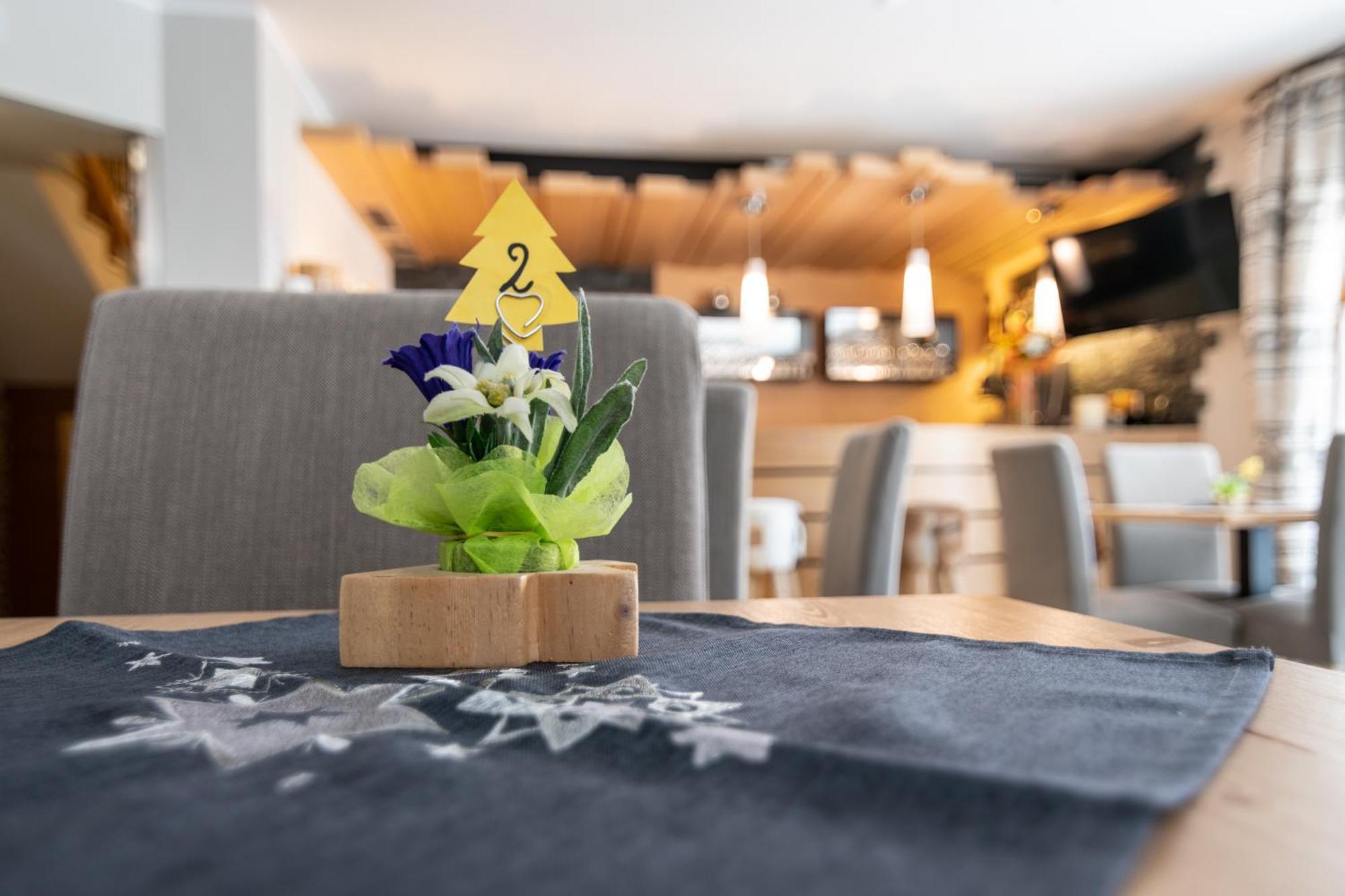 Aparthotel Dolomites Living&Relax Commezzadura Ngoại thất bức ảnh