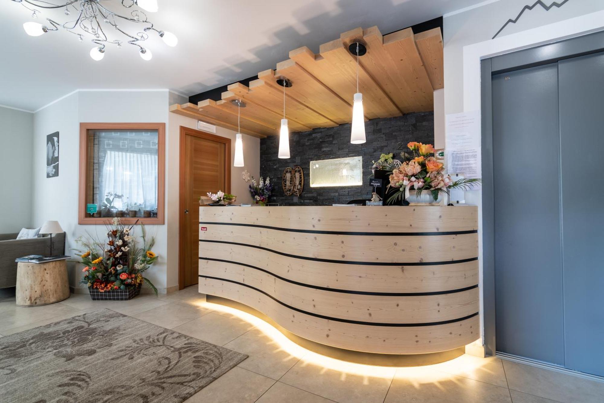 Aparthotel Dolomites Living&Relax Commezzadura Ngoại thất bức ảnh
