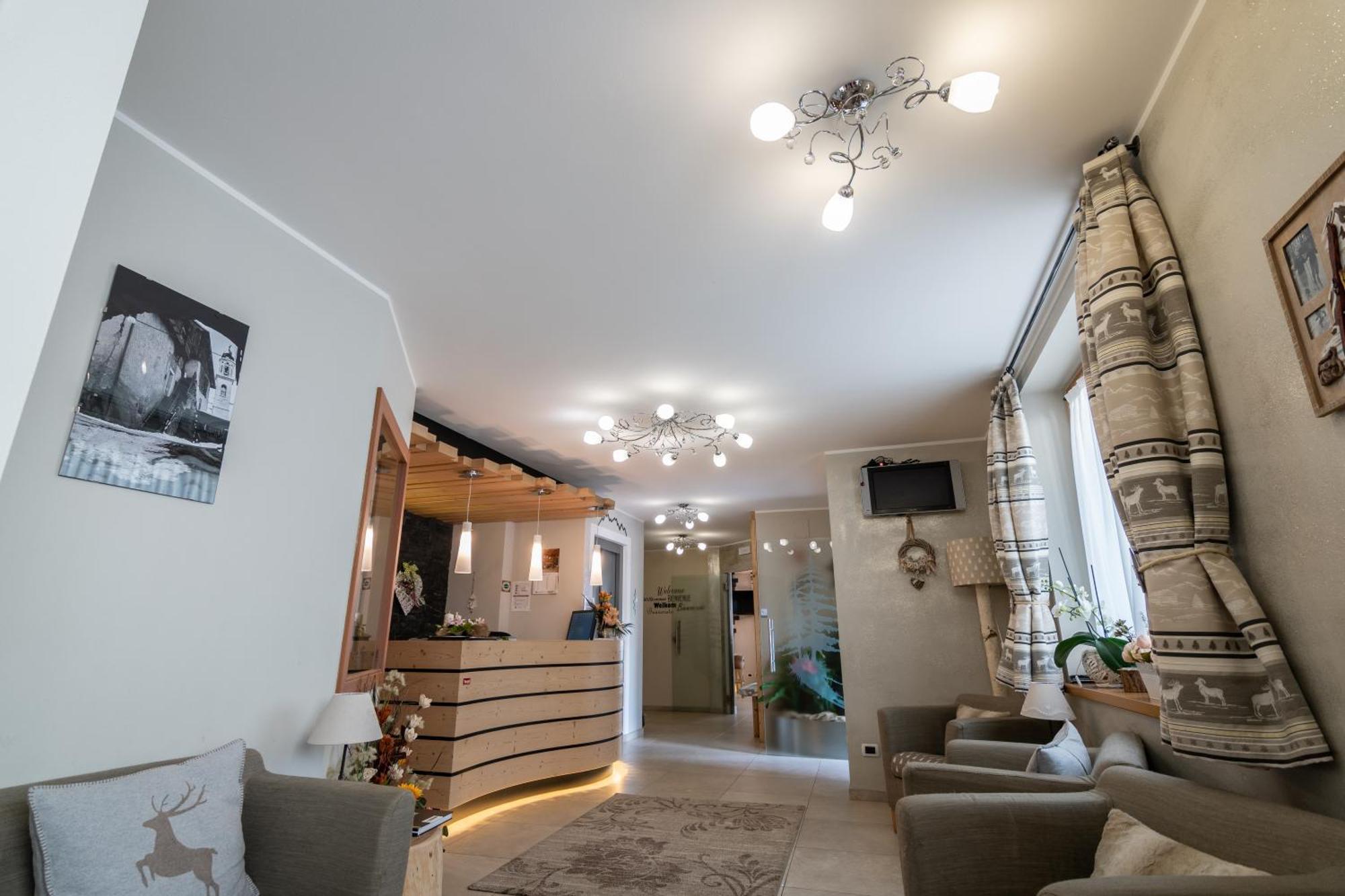 Aparthotel Dolomites Living&Relax Commezzadura Ngoại thất bức ảnh