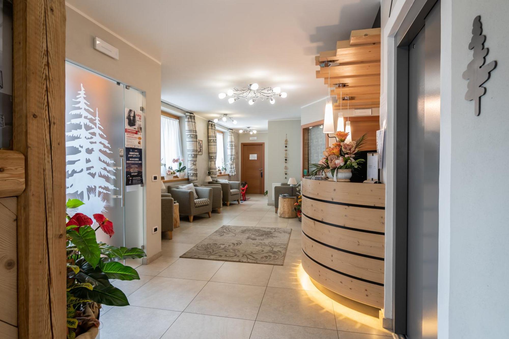Aparthotel Dolomites Living&Relax Commezzadura Ngoại thất bức ảnh