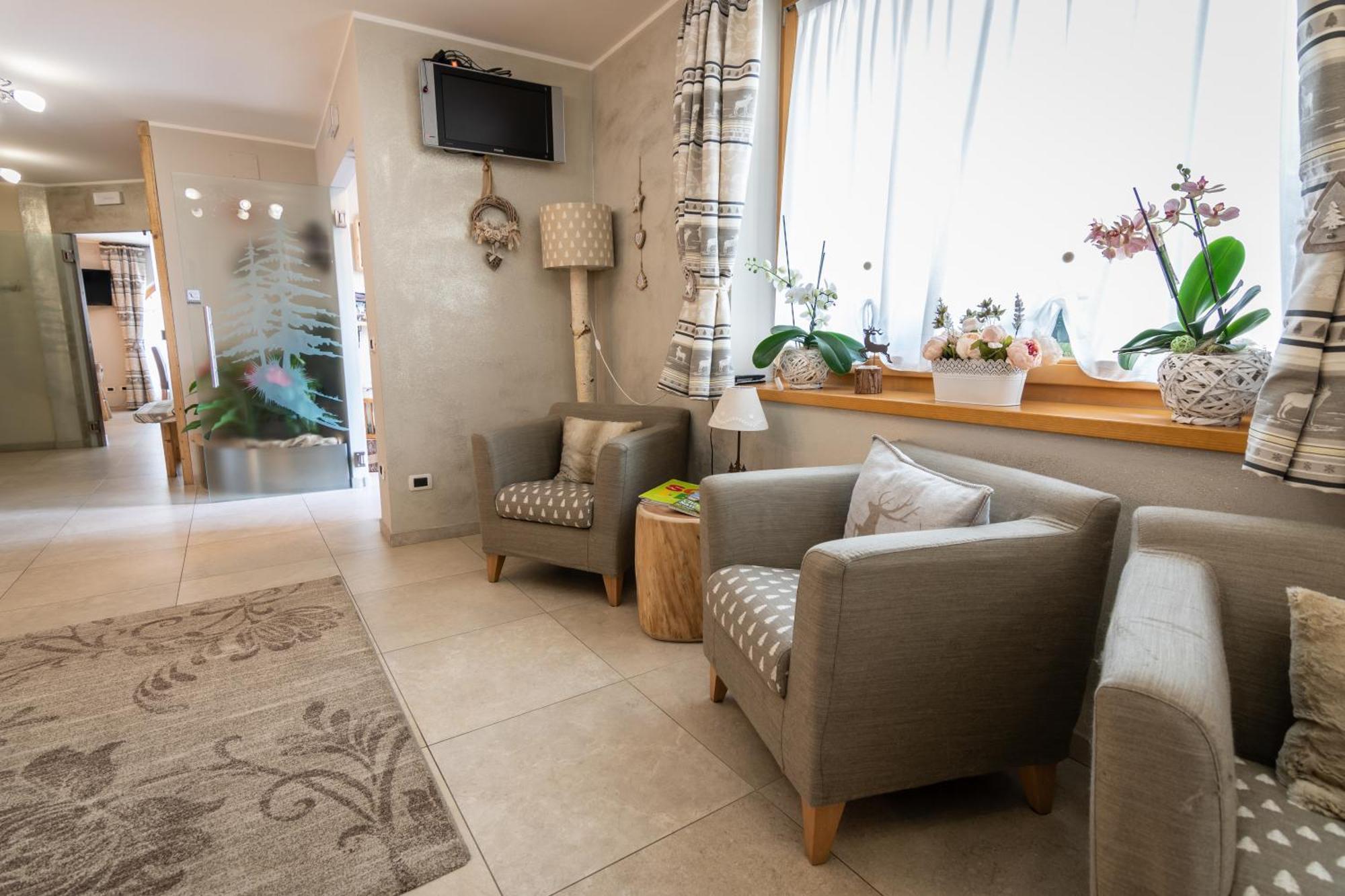 Aparthotel Dolomites Living&Relax Commezzadura Ngoại thất bức ảnh