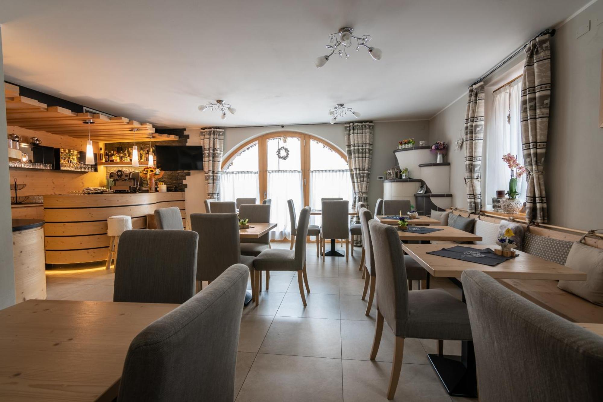 Aparthotel Dolomites Living&Relax Commezzadura Ngoại thất bức ảnh