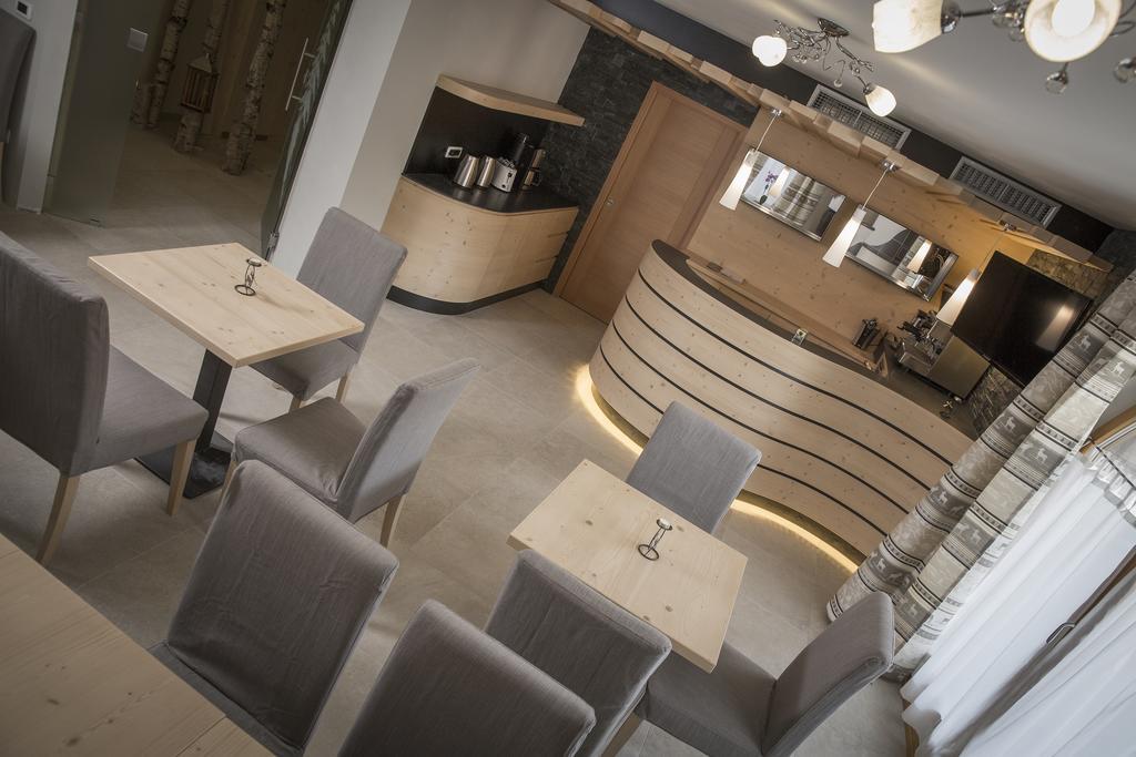 Aparthotel Dolomites Living&Relax Commezzadura Ngoại thất bức ảnh